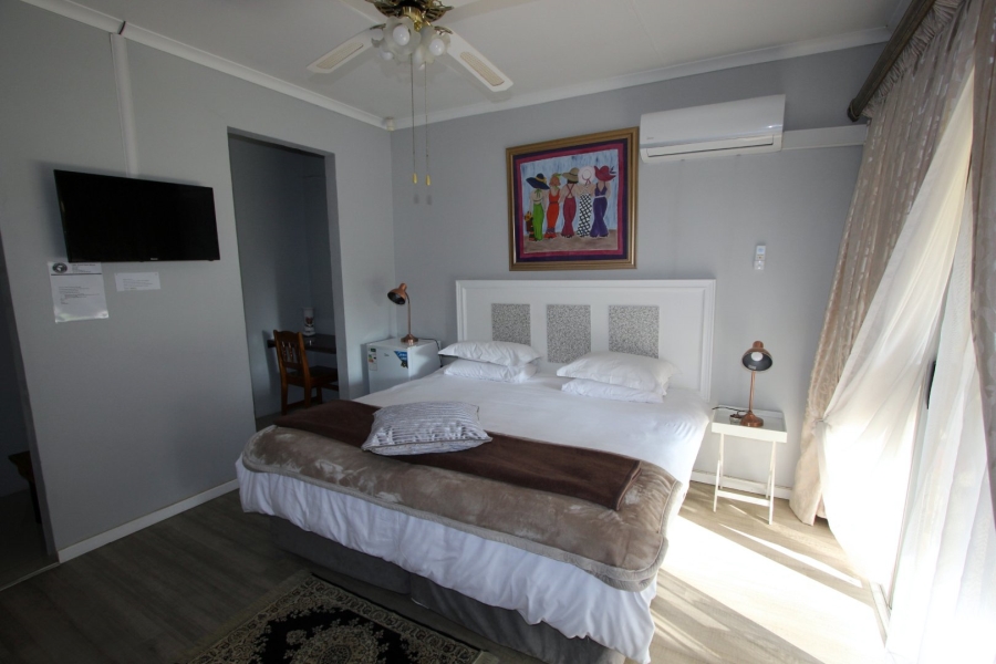 7 Bedroom Property for Sale in Jim Fouchepark Free State